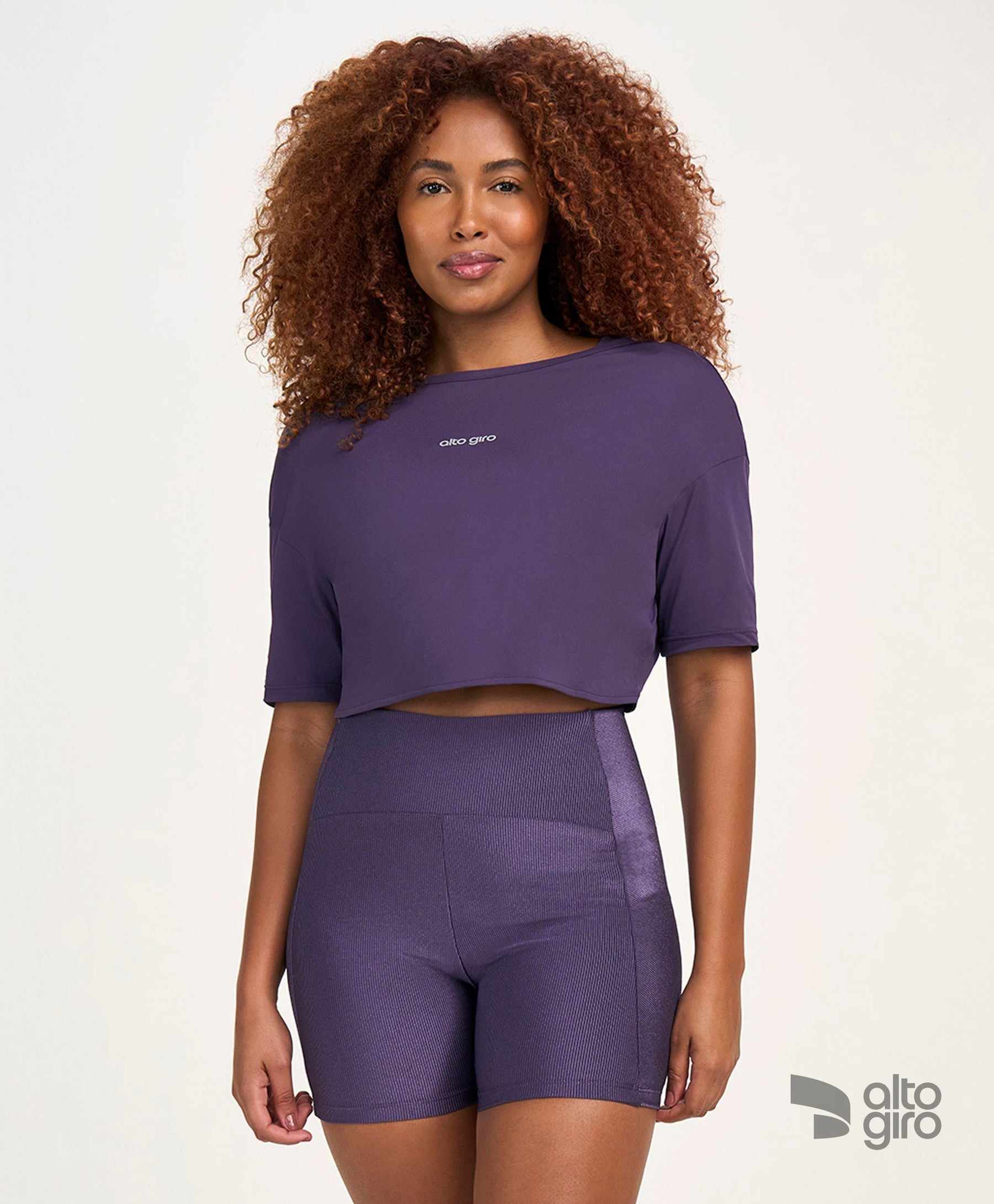 T-shirt Cropped Torcido Costas Roxo Velvet Alto Giro