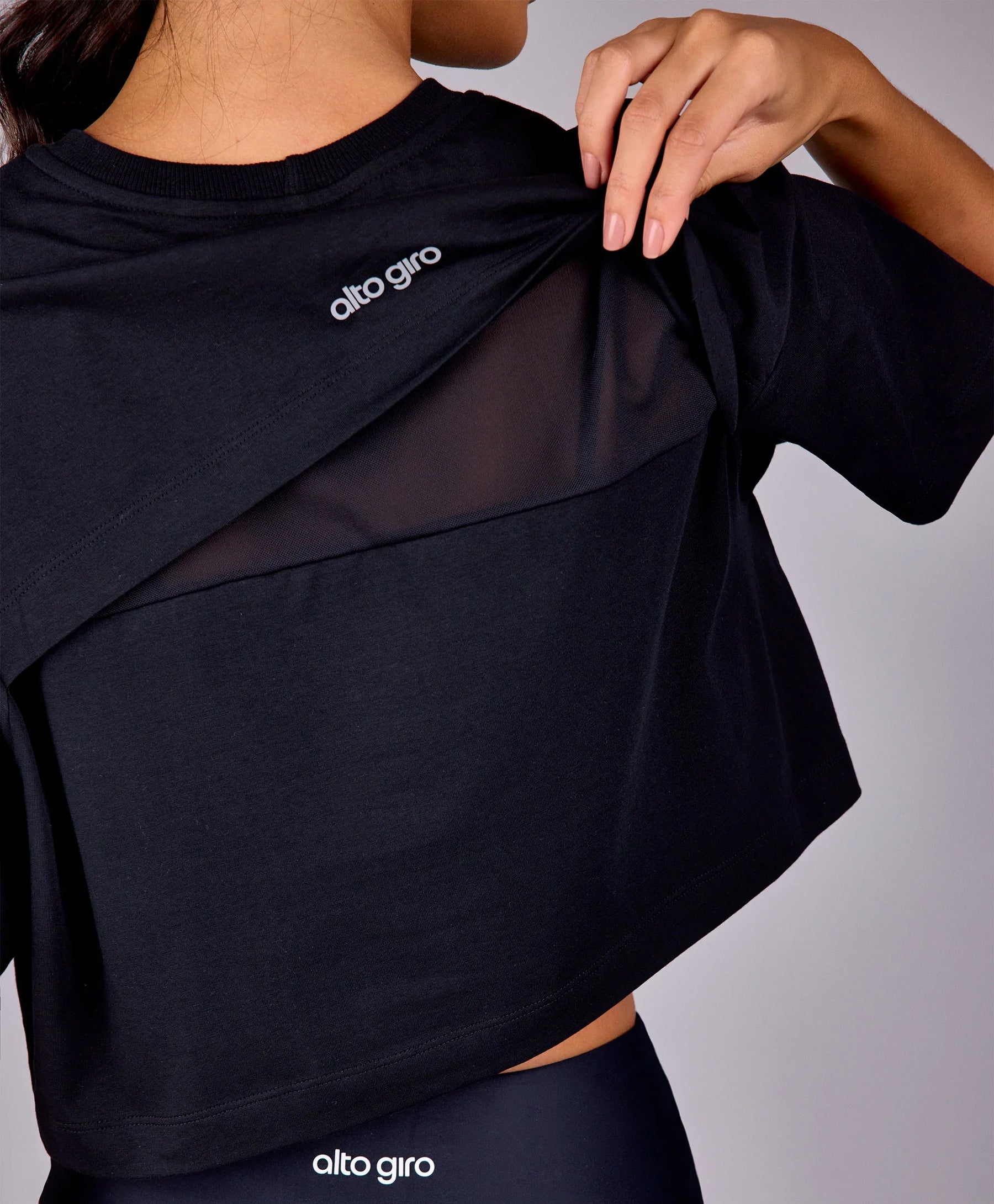 T-shirt Cropped Pala E Tule Costas Preto Alto Giro