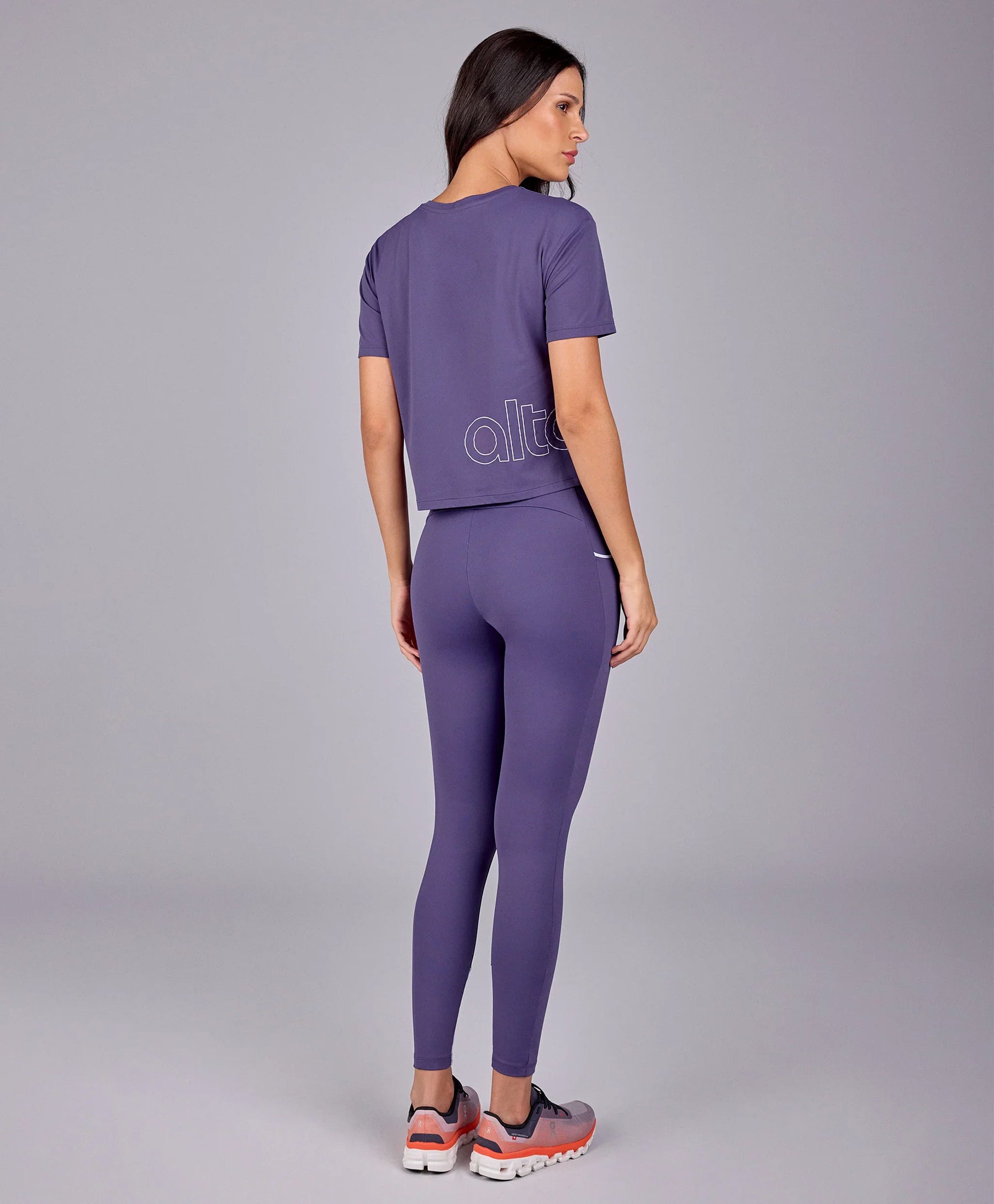 T-shirt Abertura Unilateral Roxo Velvet Alto Giro