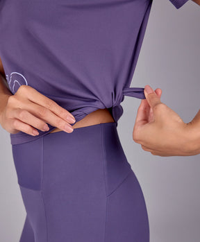 T-shirt Abertura Unilateral Roxo Velvet Alto Giro