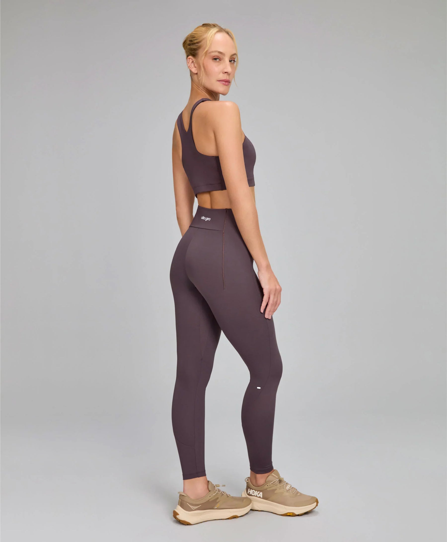 Legging Bolsos Laterais e Refletivos Marrom Nobre Alto Giro