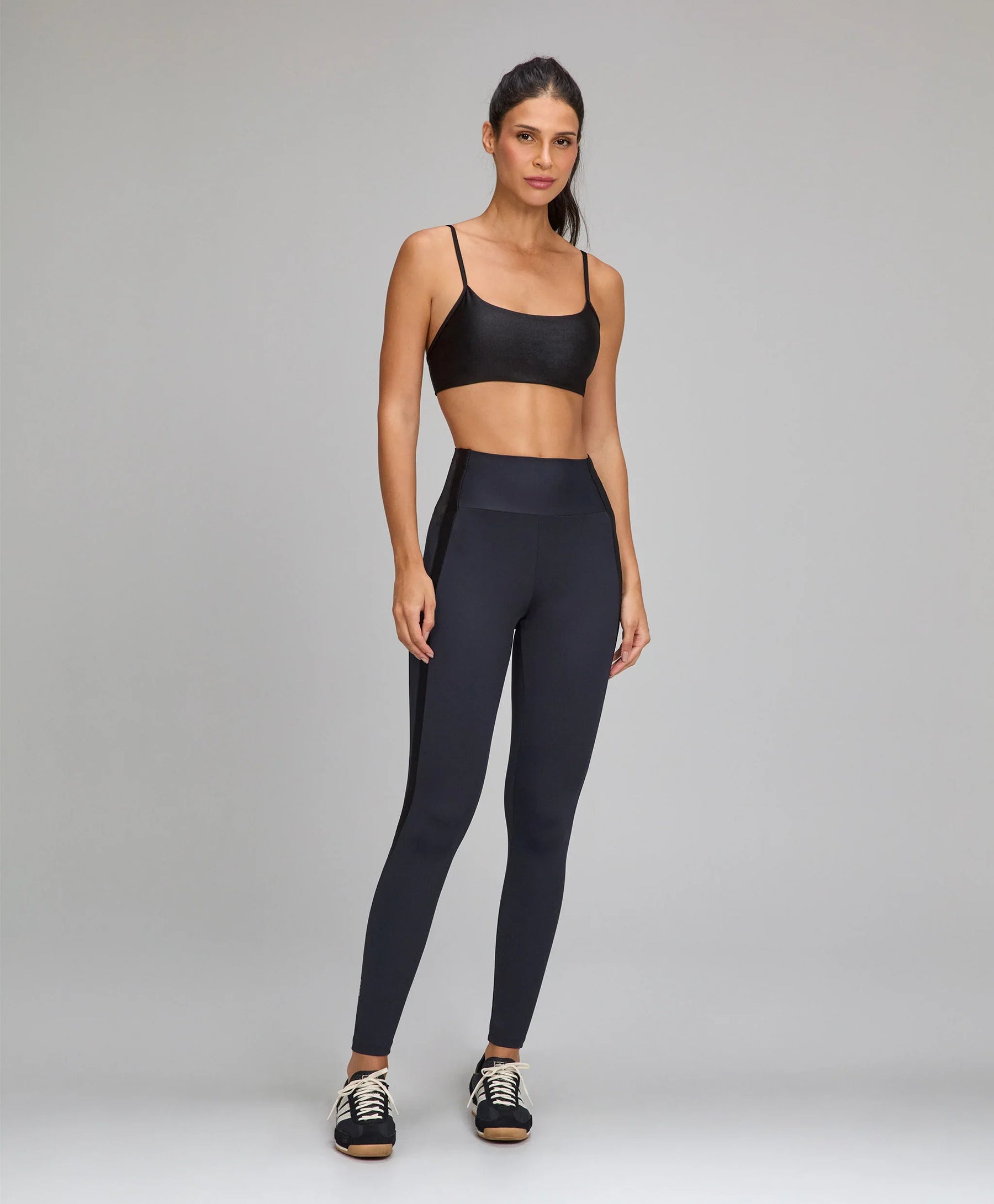 Legging Recortes Shine Preto Alto Giro
