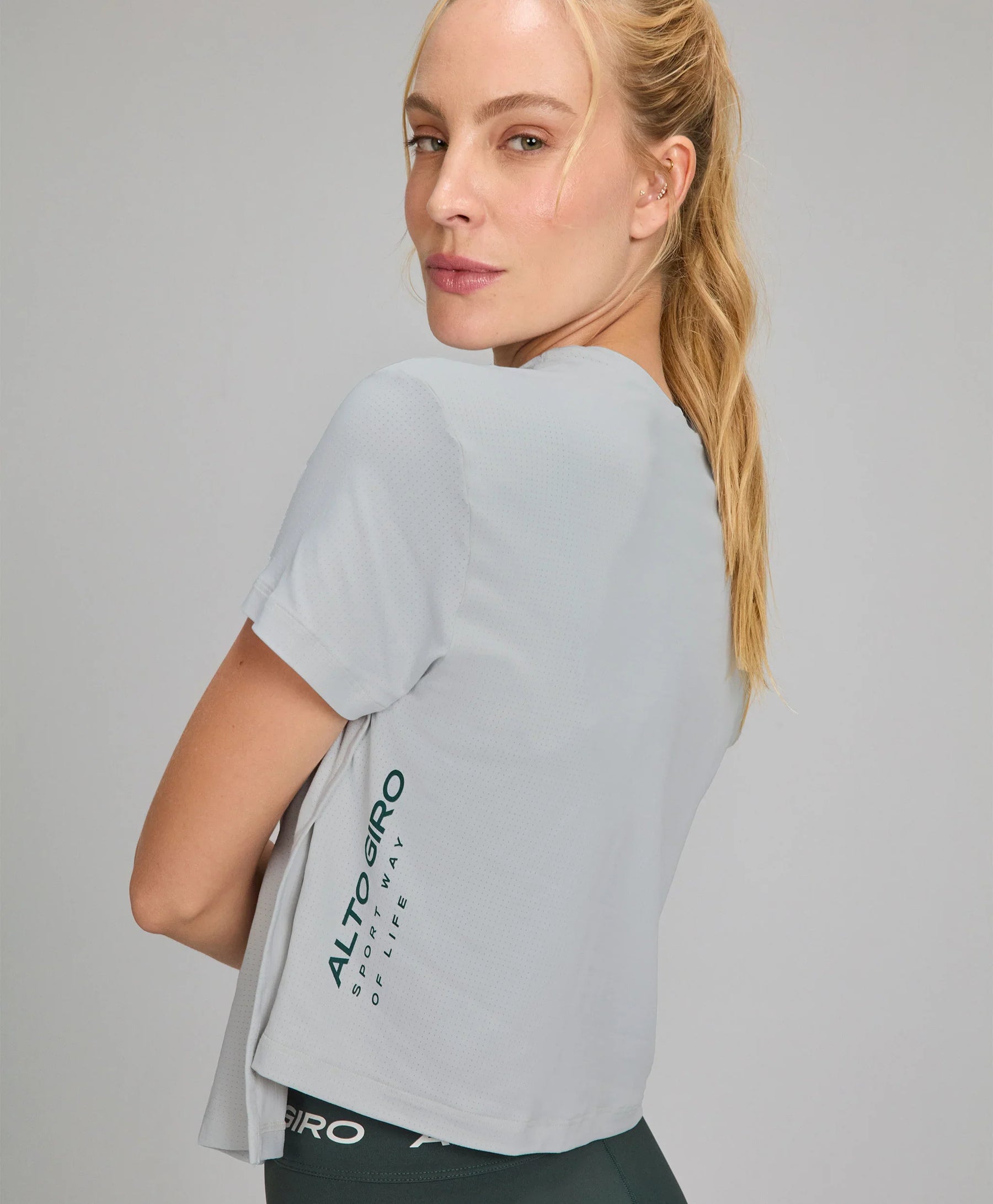 T-shirt Dry Abertura Lateral Cinza Medio Alto Giro