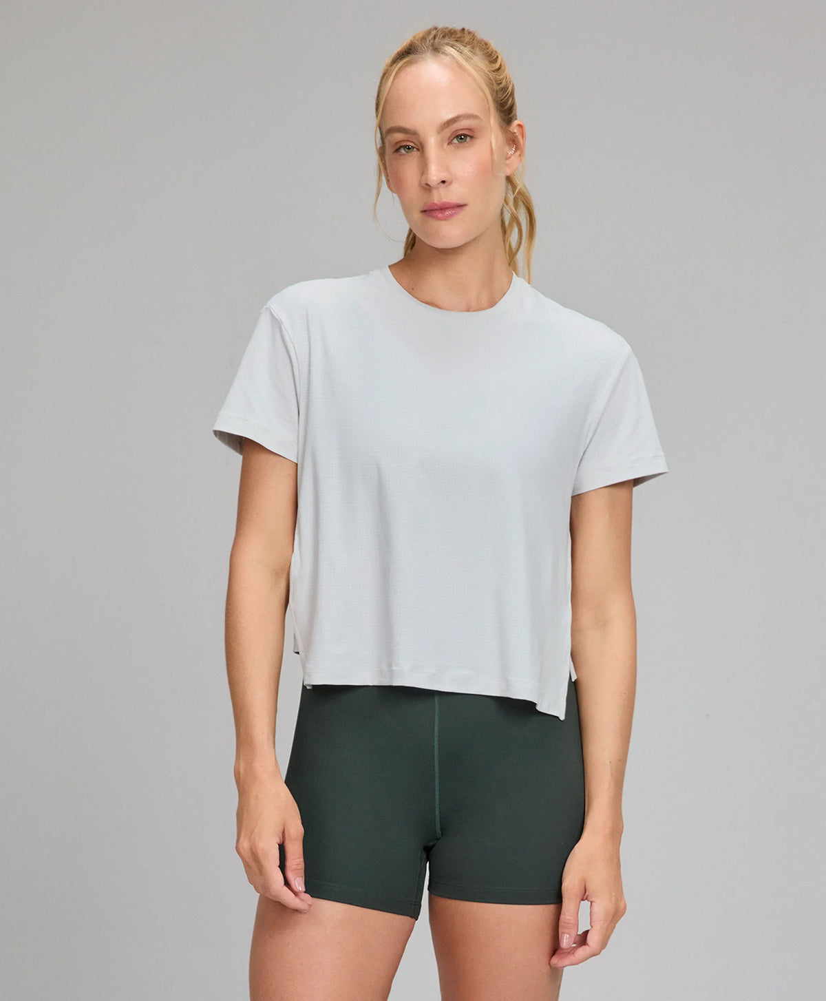 T-shirt Dry Abertura Lateral Cinza Nevoa Alto Giro