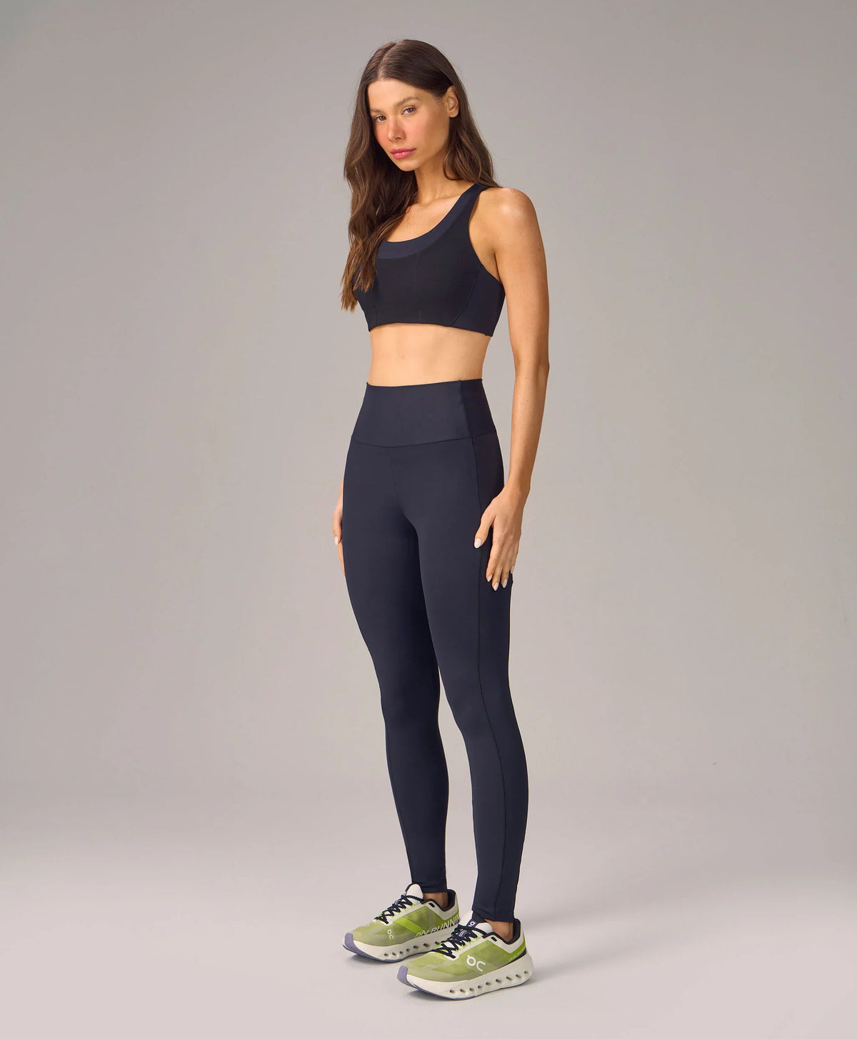 Legging Bolsos e Recortes Preto Alto Giro
