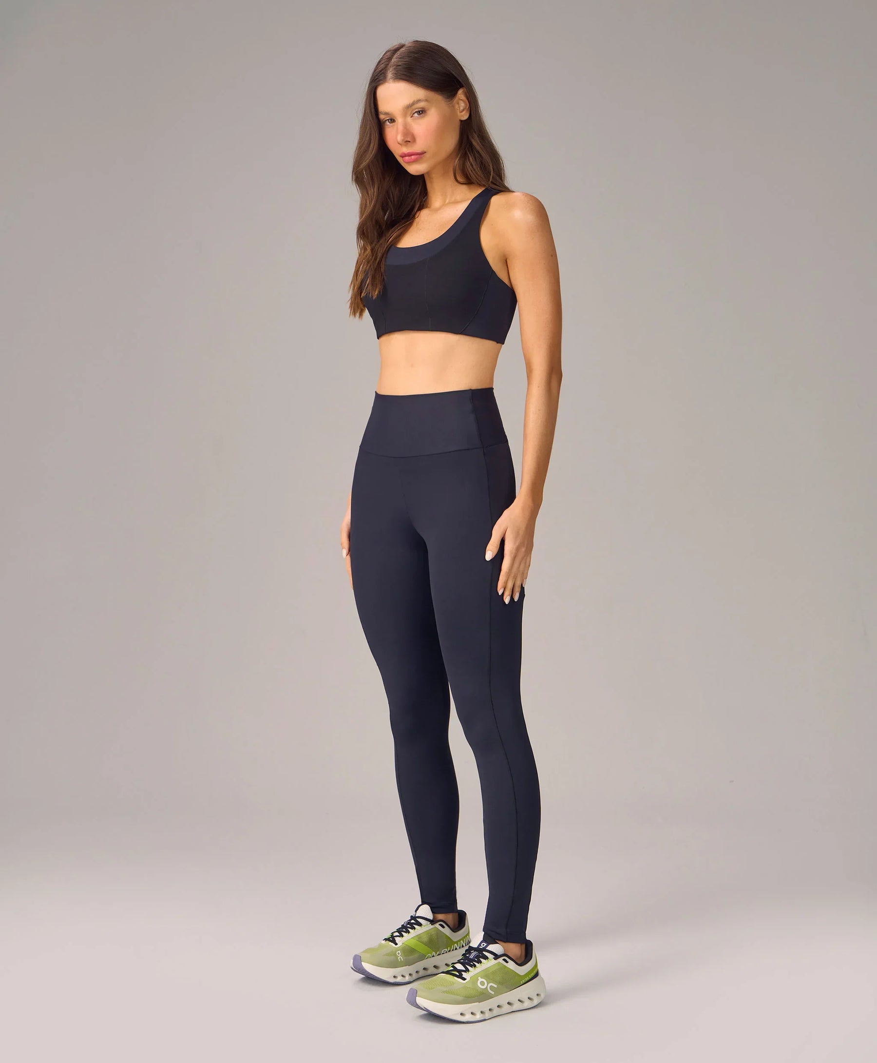 Legging Bolsos e Recortes Preto Alto Giro