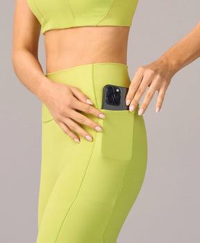 Legging Bolsos e Recortes Verde Primavera Alto Giro