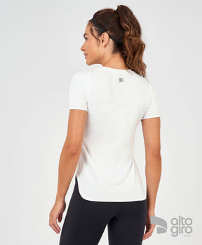 T-Shirt Skin Fit Alongada Branco Alto Giro
