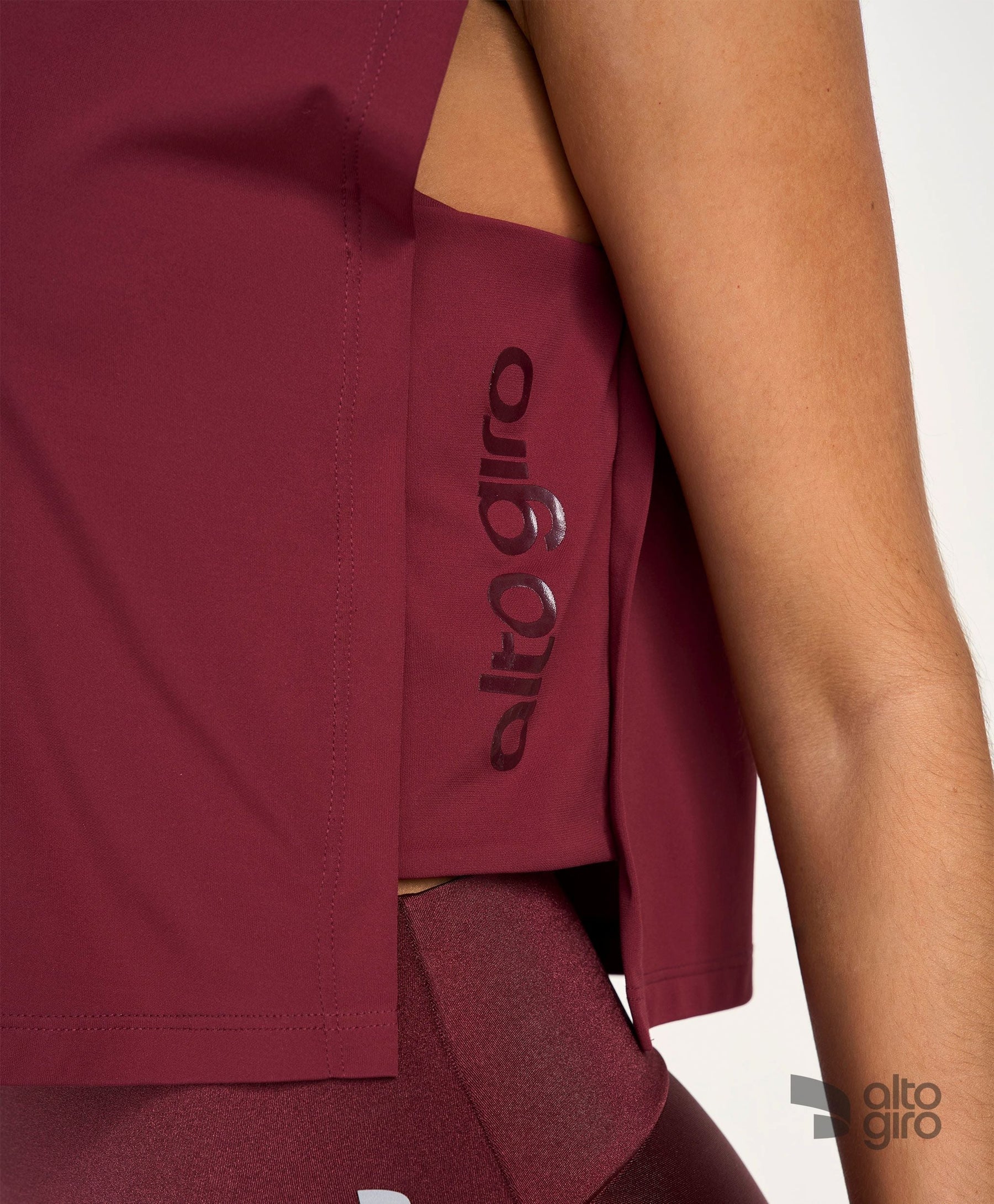 Regata Ampla Sobreposicao Vermelho Tinto Alto Giro