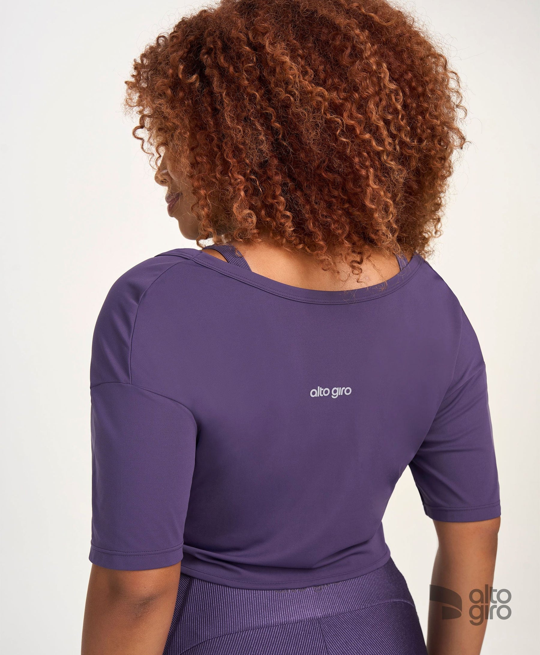 T-shirt Cropped Torcido Costas Roxo Velvet Alto Giro