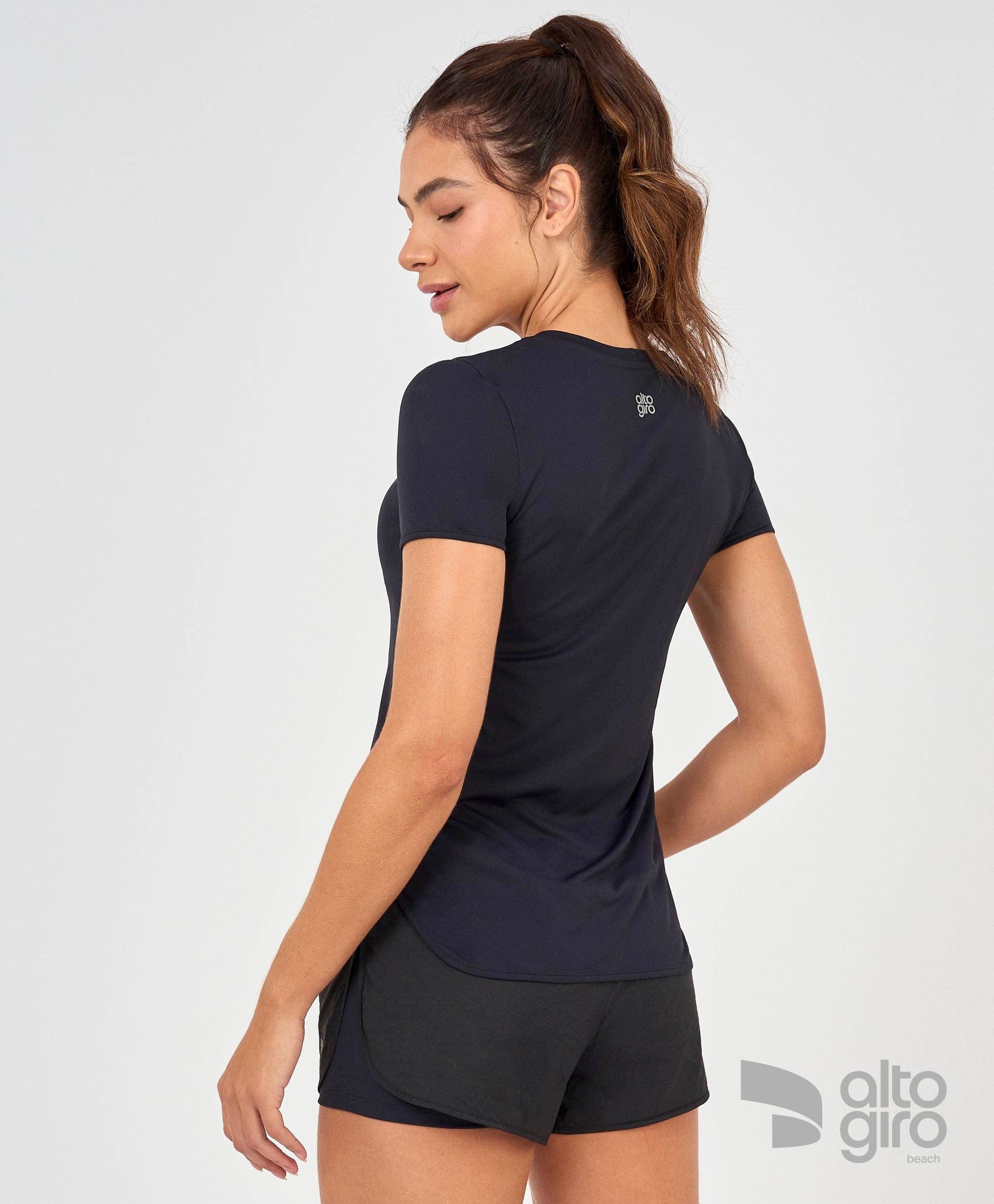 T-shirt Skin Fit Alongada Preto Alto Giro