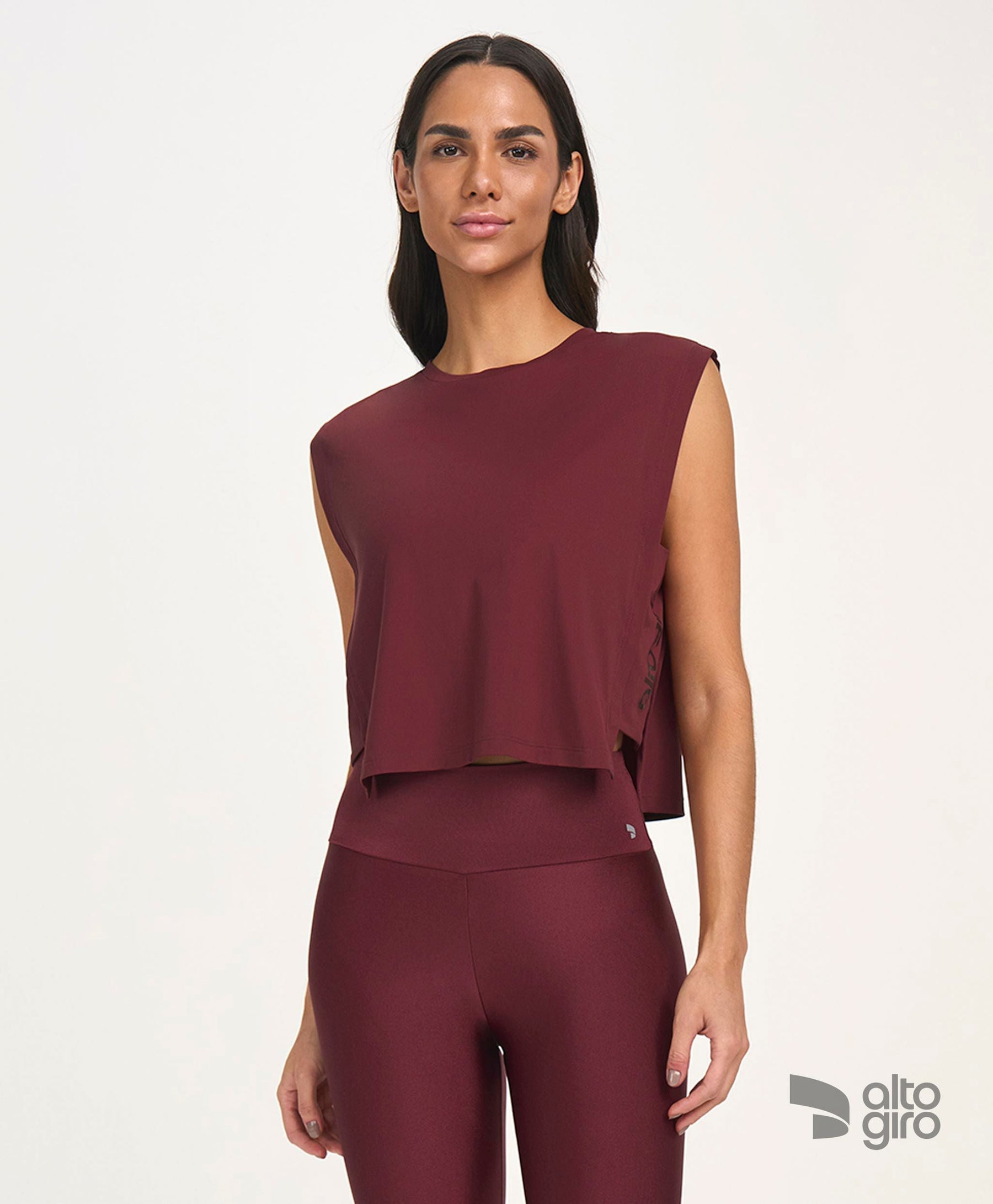 Regata Ampla Sobreposicao Vermelho Tinto Alto Giro