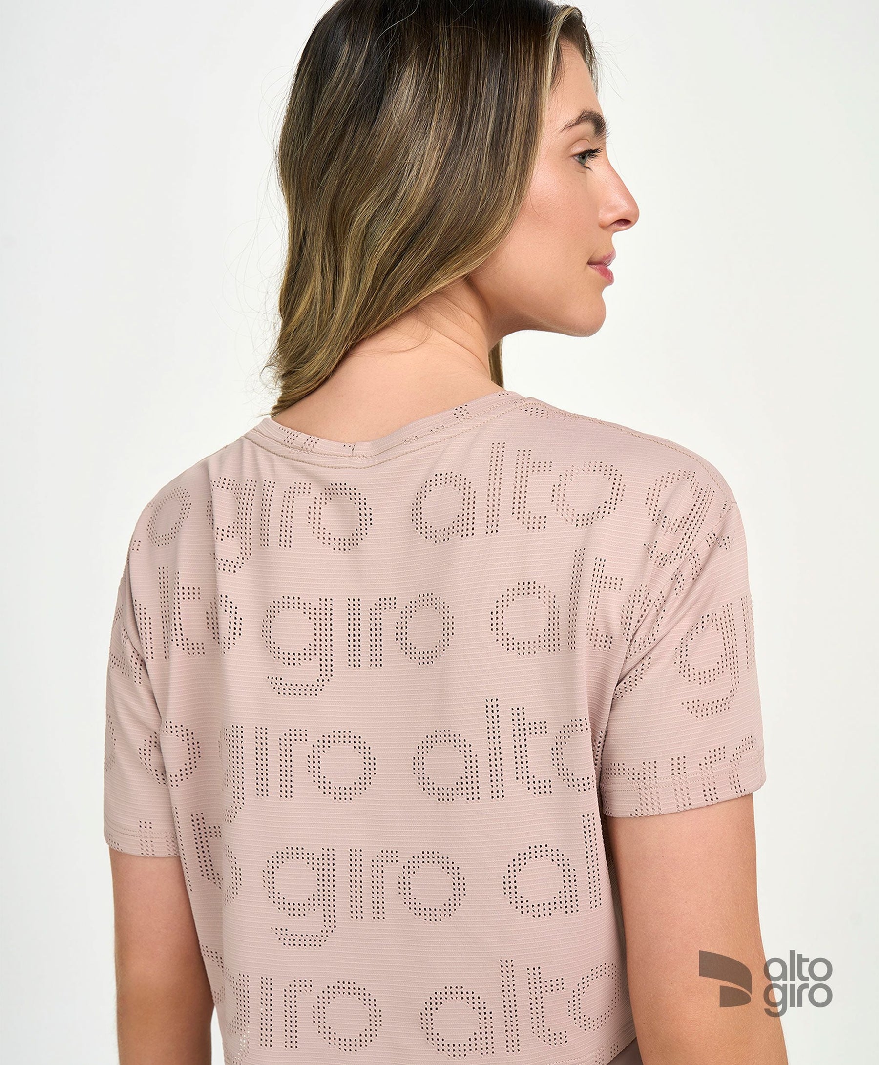 T-Shirt Cropped Mesh Bege Suave Alto Giro