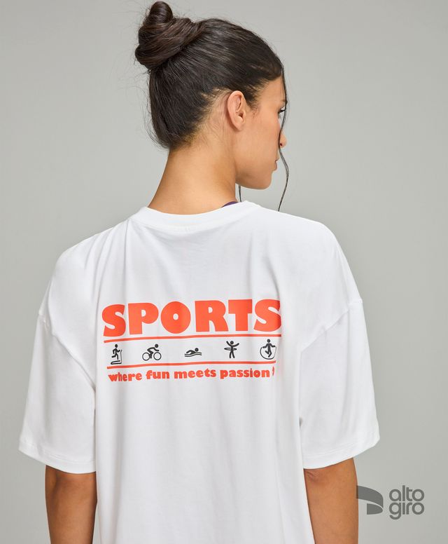 T-shirt Assimetrica Estampa Costas Branco Alto Giro