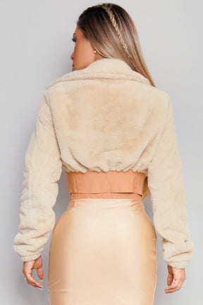 Casaco Pelucia Faixa Logo Maria Gueixa Bege
