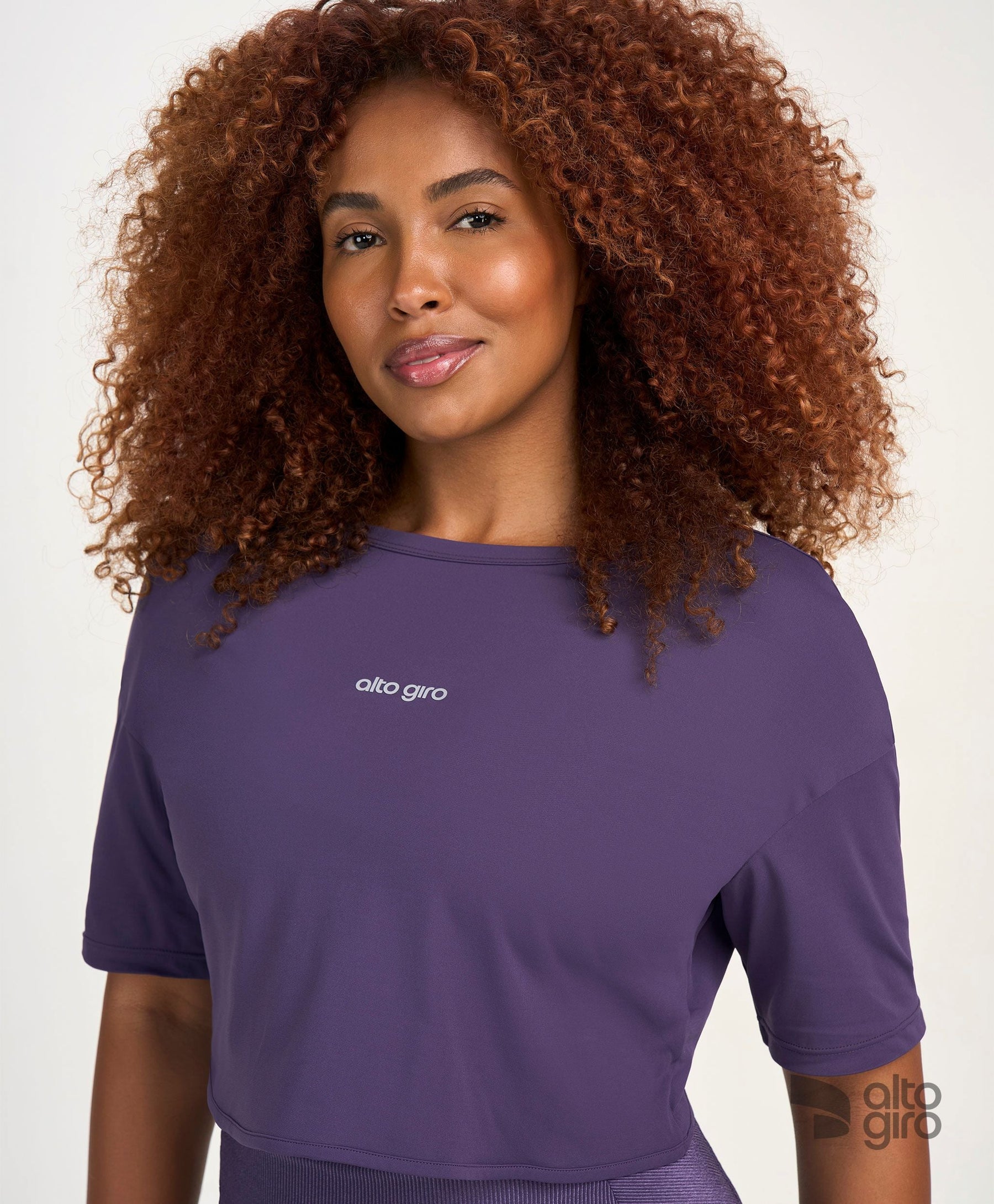 T-shirt Cropped Torcido Costas Roxo Velvet Alto Giro